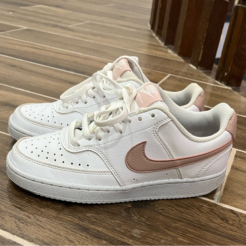 Women’s Nike AirForce 1s (size: 6)
